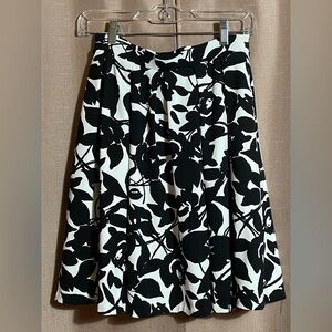 Adrienne Vittadini Black and White Knee-length A-line XS Skirt GUC